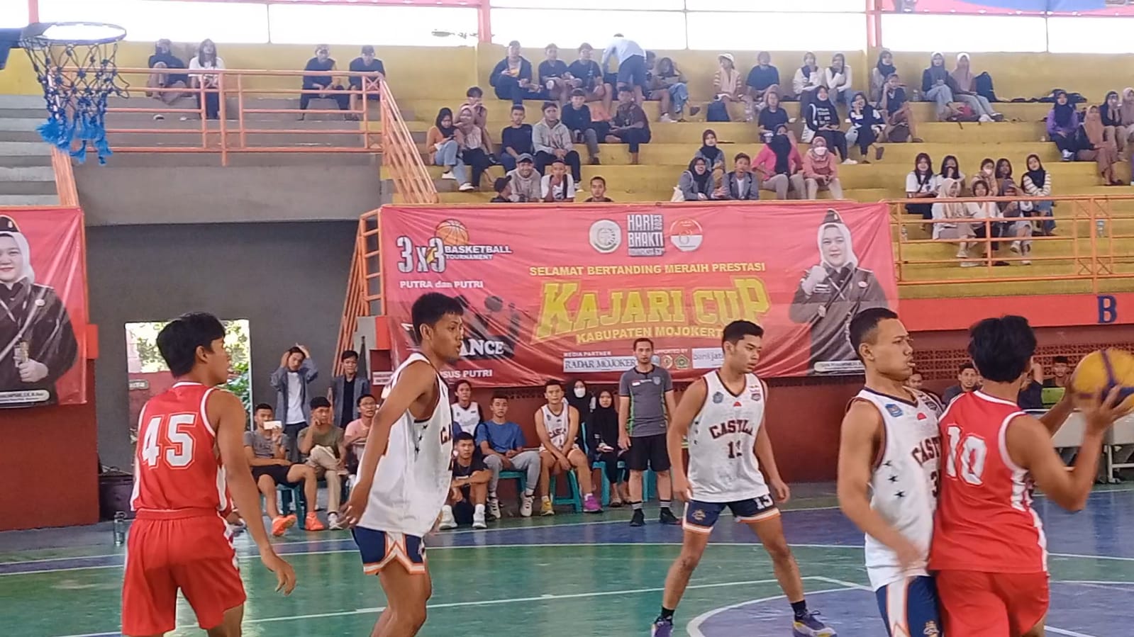 SPORTIVITAS: Laga final basket 3x3 Kajari Cup Kejaksaan Negeri Kabupaten Mojokerto di GOR SMAN 1 Puri, Rabu (12/7).