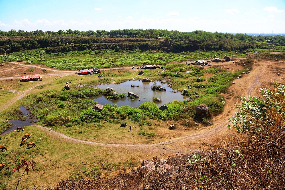 MINIM SENTUHAN: Area bekas lahan tambang di Kecamatan Ngoro, Kabupaten Mojokerto tampak masih minim sentuhan.