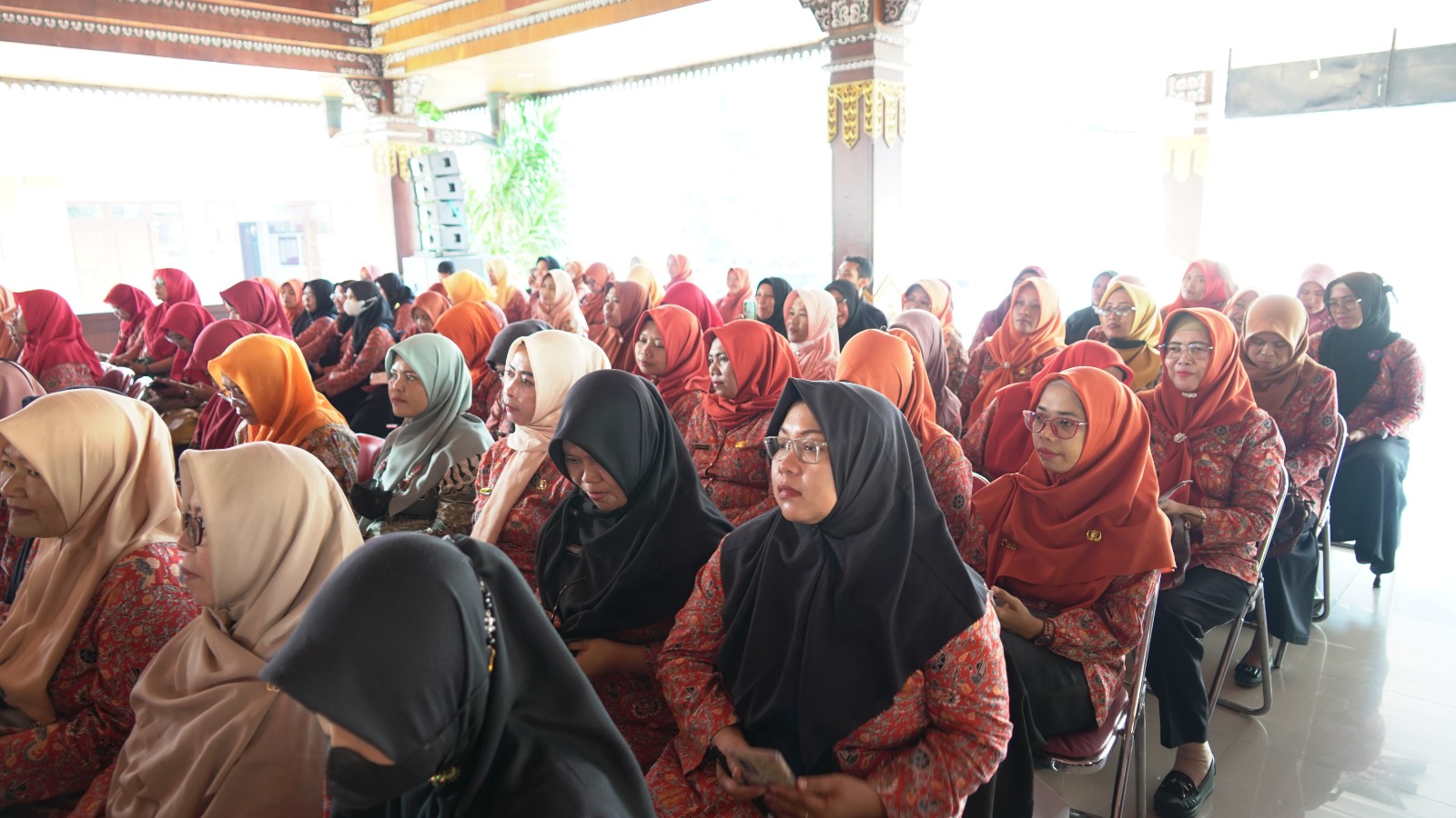 BUAT RENCANA: Ratusan guru SD se-Kabupaten Mojokerto yang mengikuti bimtek diwajibkan membuat rencana aksi transisi PAUD ke SD.