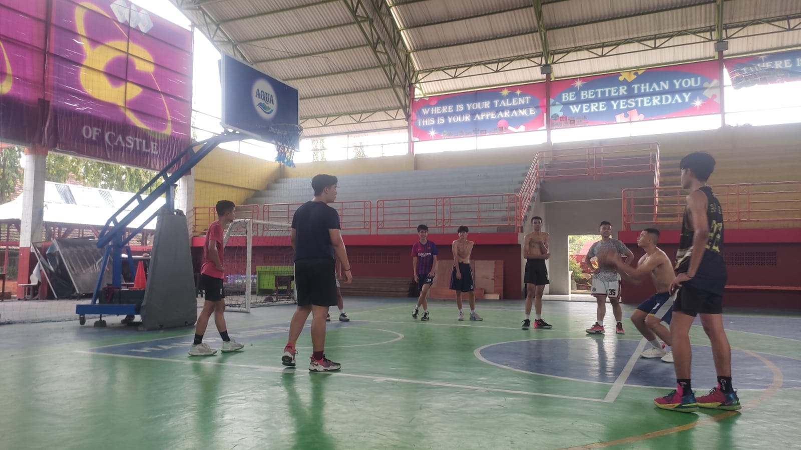 JAGA KEBUGARAN: Pebasket Kabupaten Mojokerto fokus menjaga kebugaran di sisa masa pemusatan latihan porprov.
