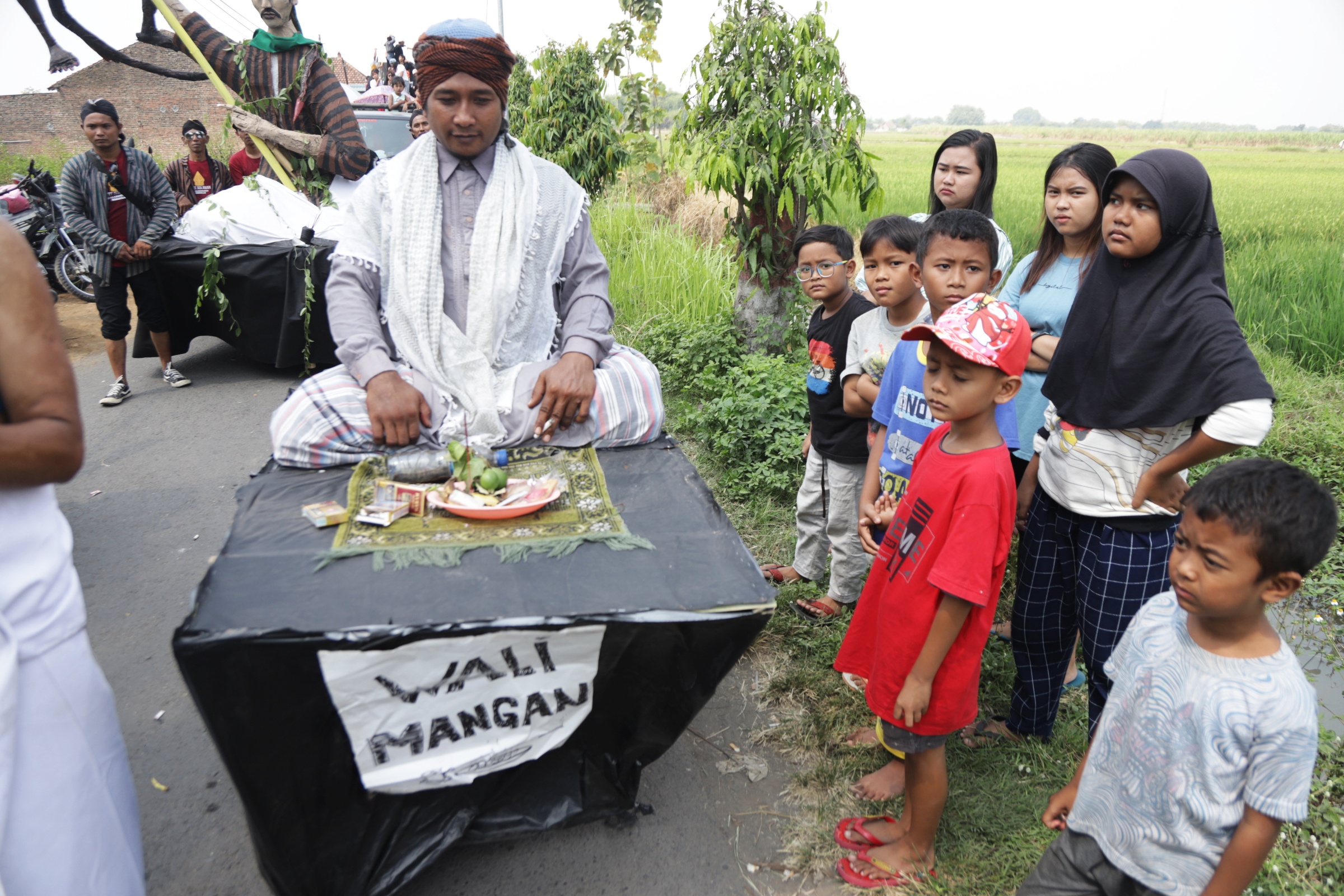 SEMARAK: Kegiatan pawai peringatan Tahun Baru Hijriah 1445 H di Desa Wonorejo, Kecamatan Trowulan, Kabupaten Mojokerto, kemarin.