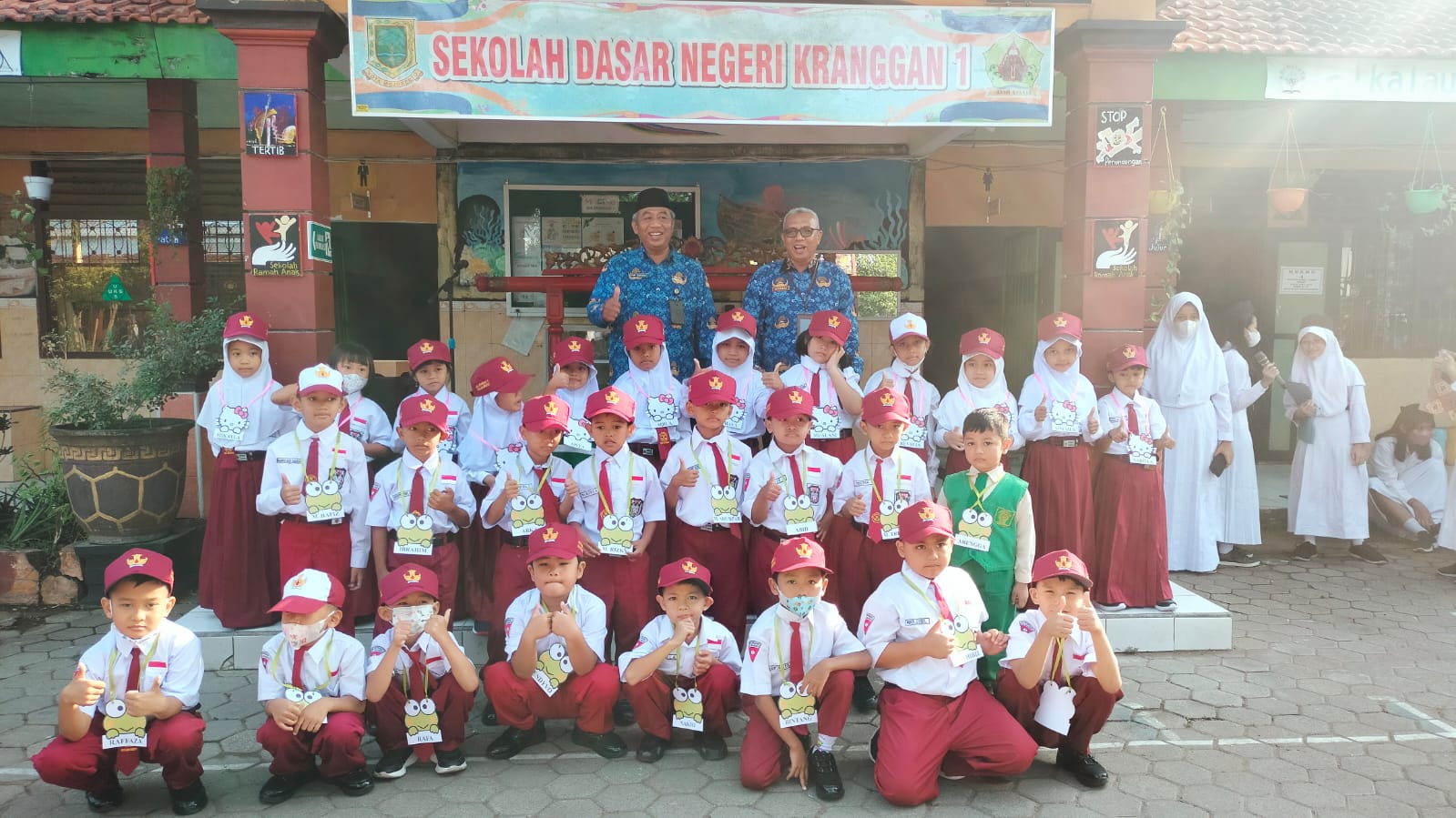LINGKUNGAN BARU: MPLS dijadikan momentum SDN Kranggan I, Kota Mojokerto untuk memberi kenyamanan bagi anak didik baru.