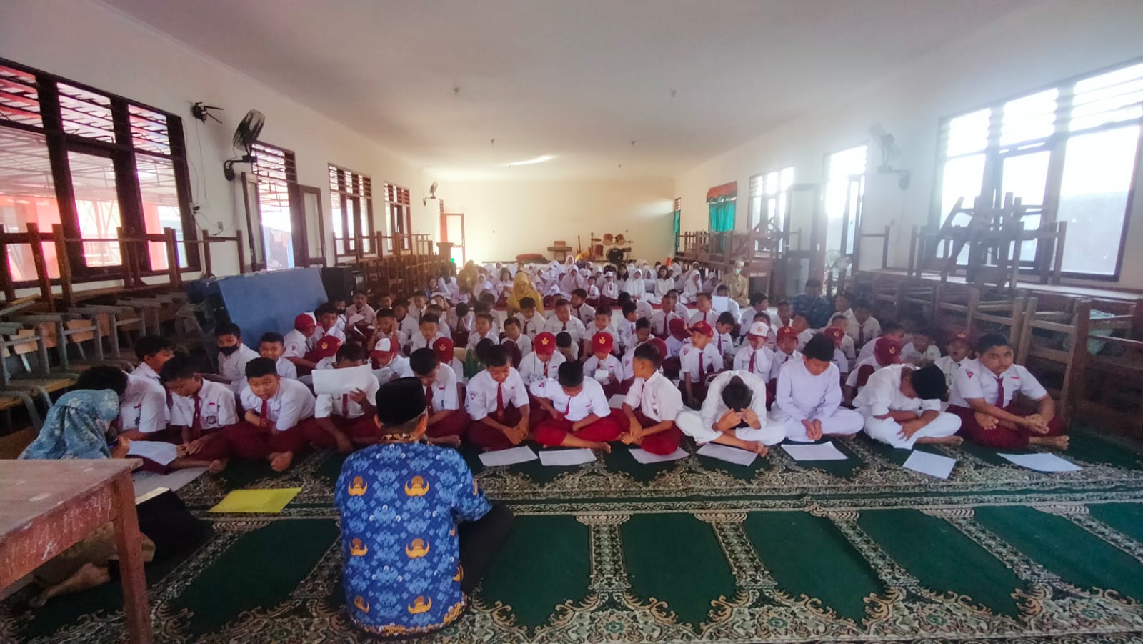 LINGKUNGAN BARU: MPLS dijadikan momentum SDN Kranggan I, Kota Mojokerto untuk memberi kenyamanan bagi anak didik baru.