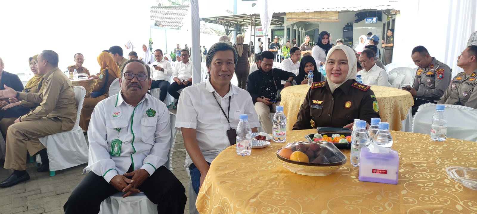 SINERGI: Direktur Jawa Pos Radar Mojokerto (JPRM) M. Nur Kholis (tengah) bersama Kajari Kabupaten Mojokerto Sulvia Triana Hapsari (kanan) dan perwakilan Kemenag Kabupaten Mojokerto.