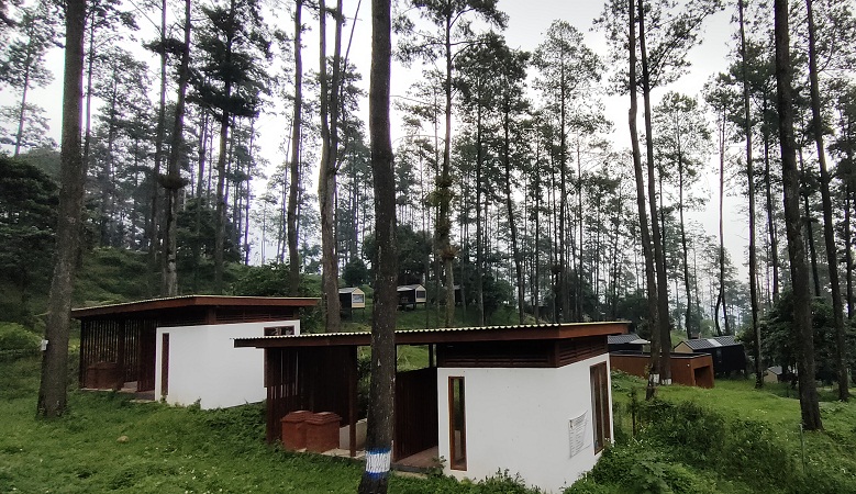 TERBENGKALAI: Proyek kolam Air Panas VVIP di kawasan Wana Wisata Padusan, Kecamatan Pacet, Kabupaten Mojokerto tak kunjung tuntas.