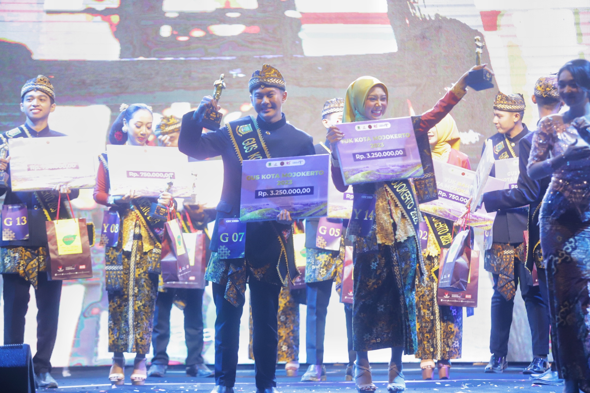 JUARA: Diggo Faiz Ramadhani dan Dina Eka Putri terpilih sebagai Gus Yuk Kota Mojokerto 2023.