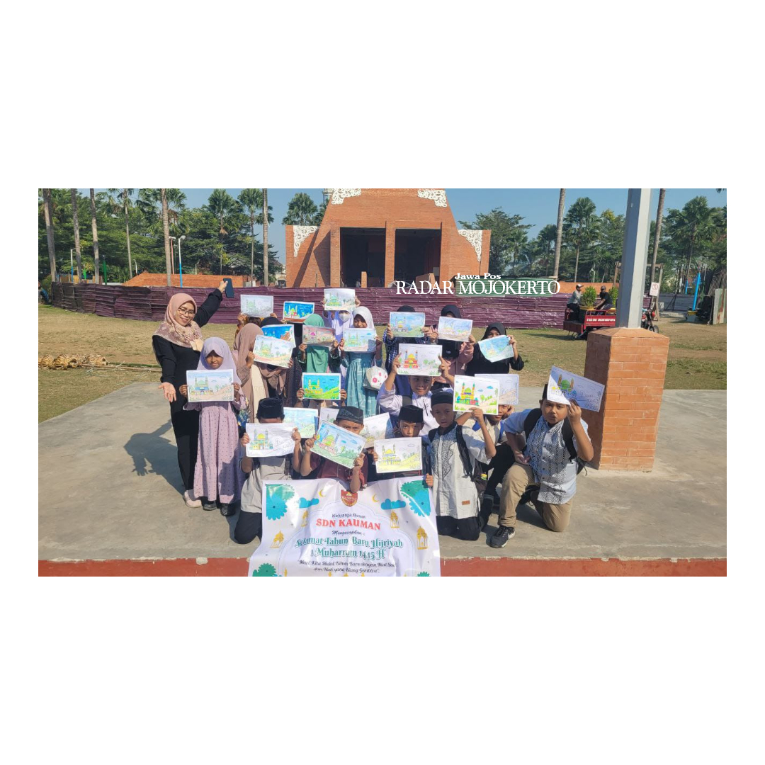 BERIMAN DAN BERTAQWA: Siswa baru SDN Kauman, Kota Mojokerto, mengenal lingkungan sekitarnya selama MPLS.