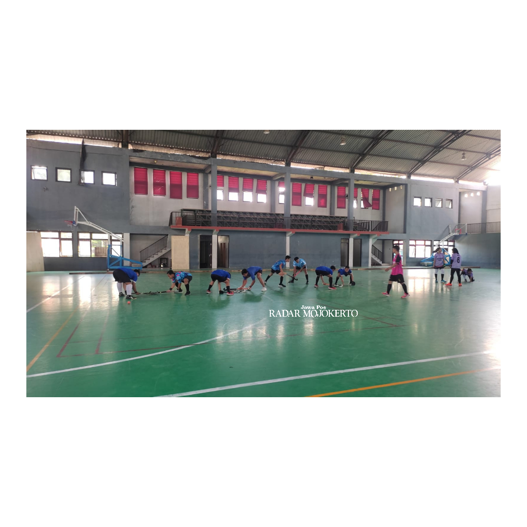 MATANGKAN PERSIAPAN: Skuad hoki Kabupaten Mojokerto terus mematangkan persiapan untuk memaksimalkan peluang juara di ajang Porprov VIII Jatim ini.