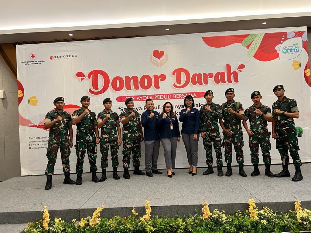 Pendonor darah sukarela dari Yonif Pararider 503.