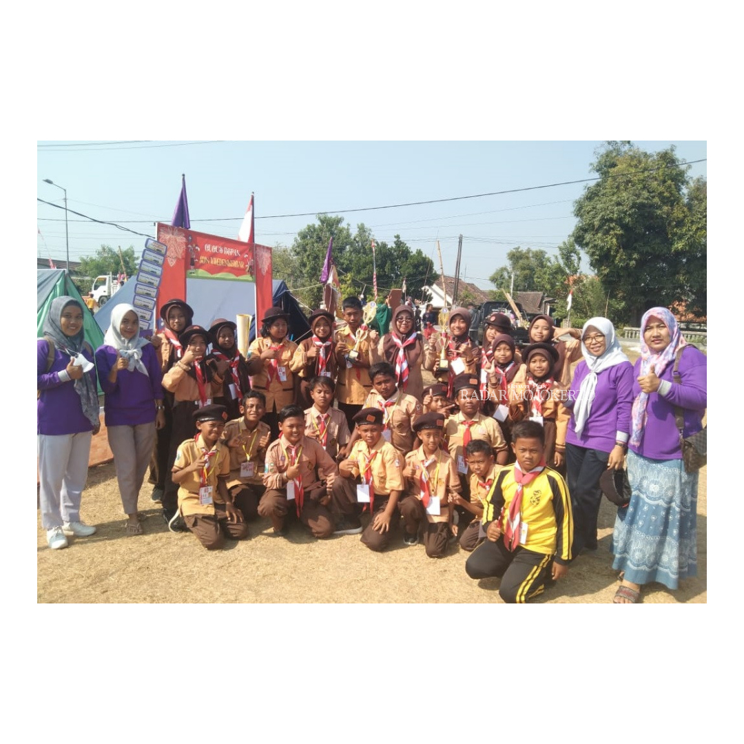 JUARA: Siswa SDN Kwedenkembar membawa pulang dua kejuaraan dalam giat Jambore Ranting Kecamatan Mojoanyar, Senin (14/8).