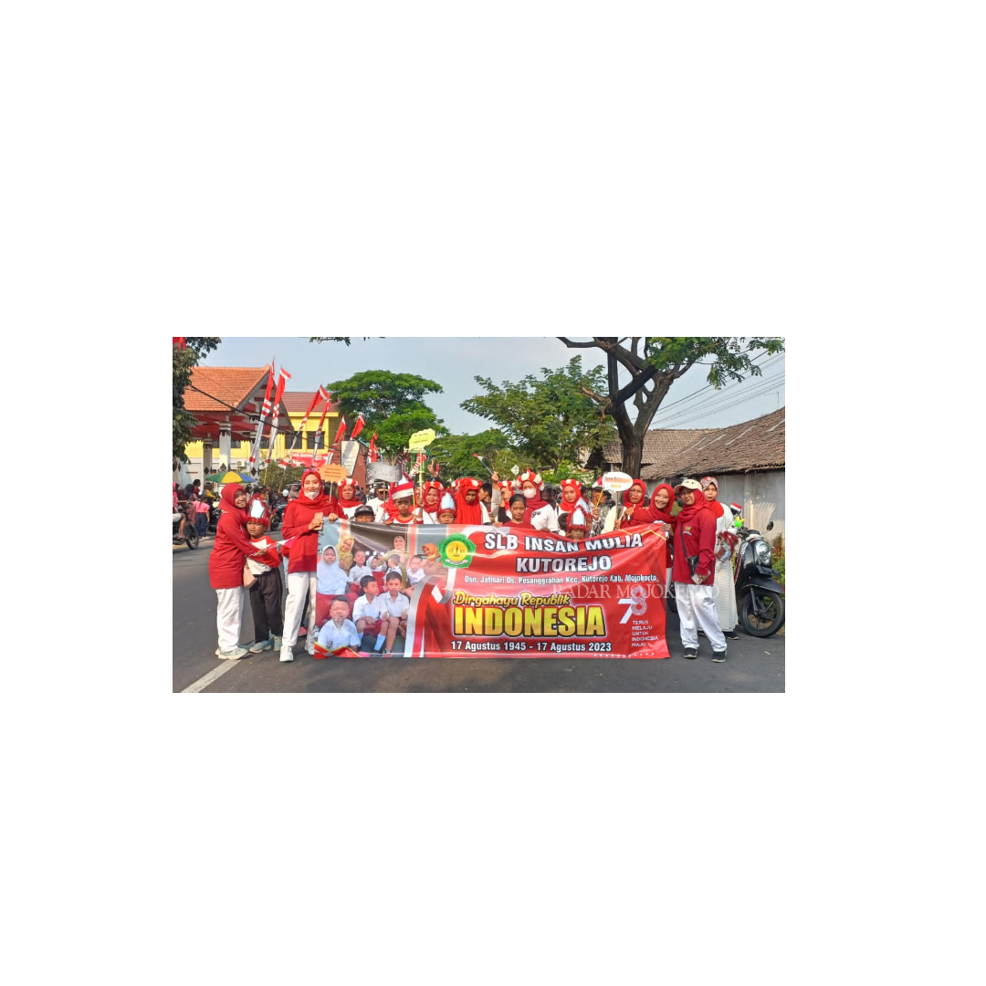 MERDEKA: Tenaga Pendidik dan Semua siswa SLB Insan Mulia ikut karnaval Kecamatan Kutorejo.