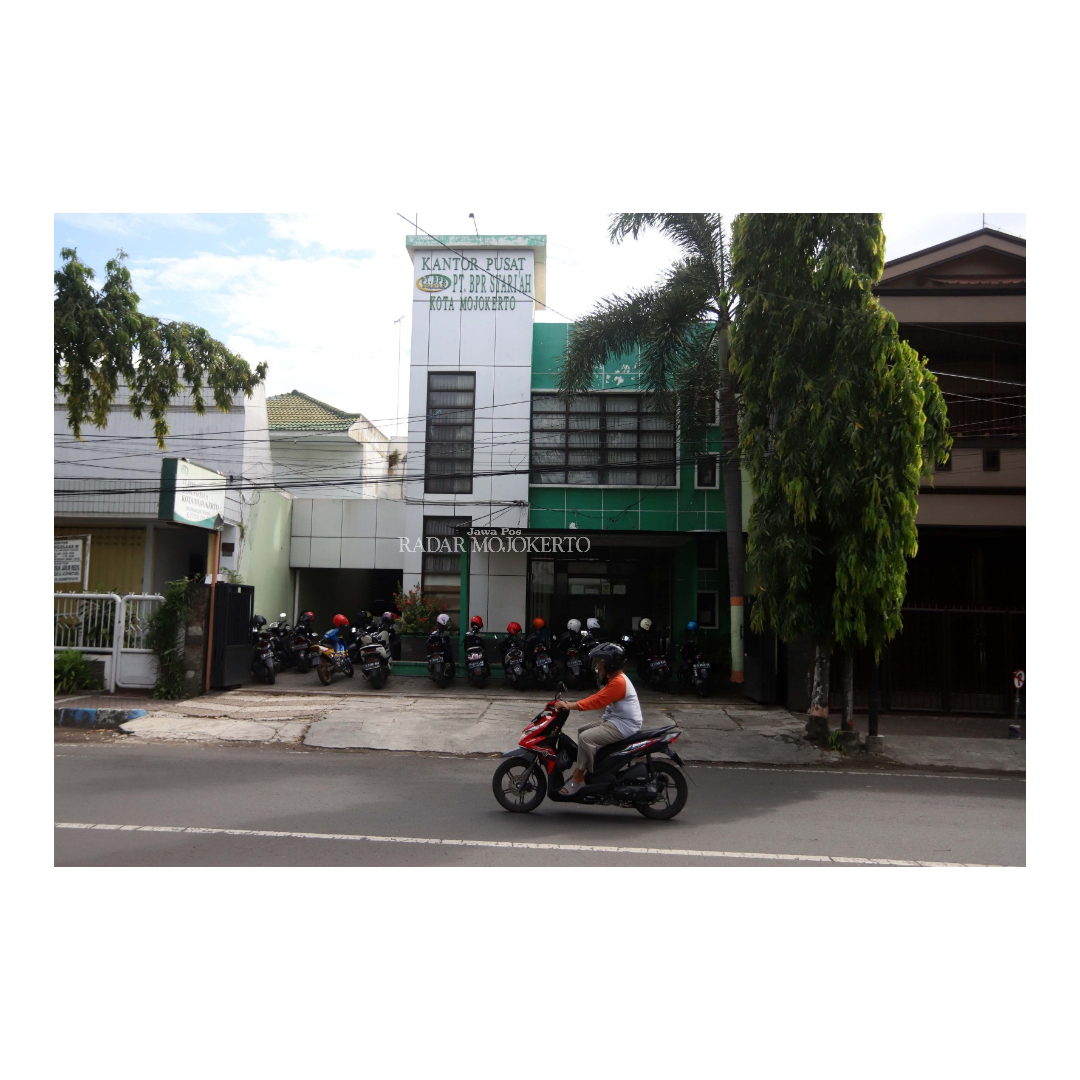 Kantor BPRS Mojo Artho Kota Mojokerto di Jalan Mojopahit.