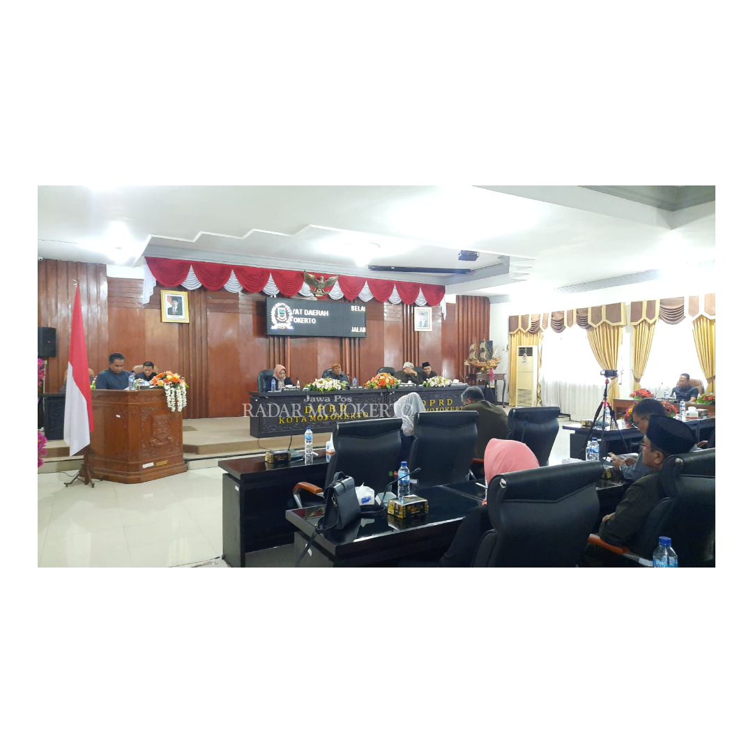 SIDANG: DPRD Kota Mojokerto menggelar rapat paripurna atas pengambilan keputusan bersama terkait rancangan KUA-PPAS tahun anggaran 2024, kemarin (18/8).