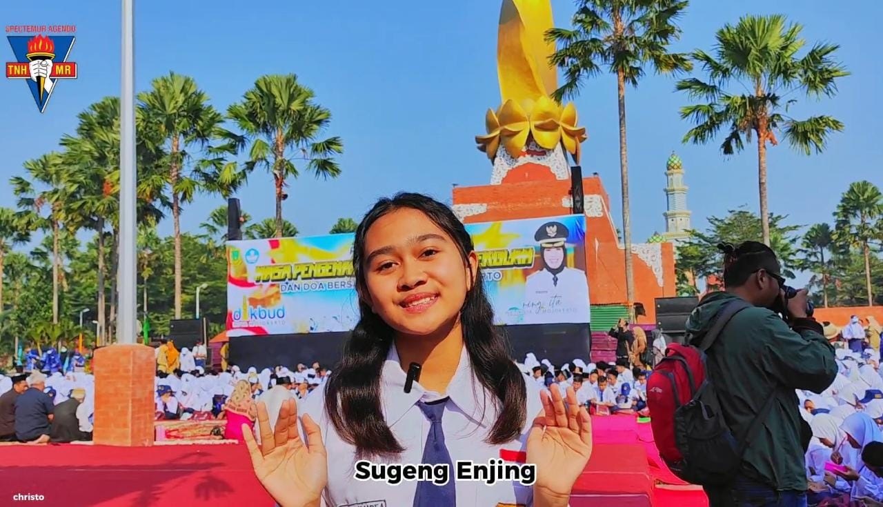 SAPAAN: Salah satu siswi SMPN TNH Mojokerto menggunakan bahasa Jawa dalam kegiatan MPLS 2023.