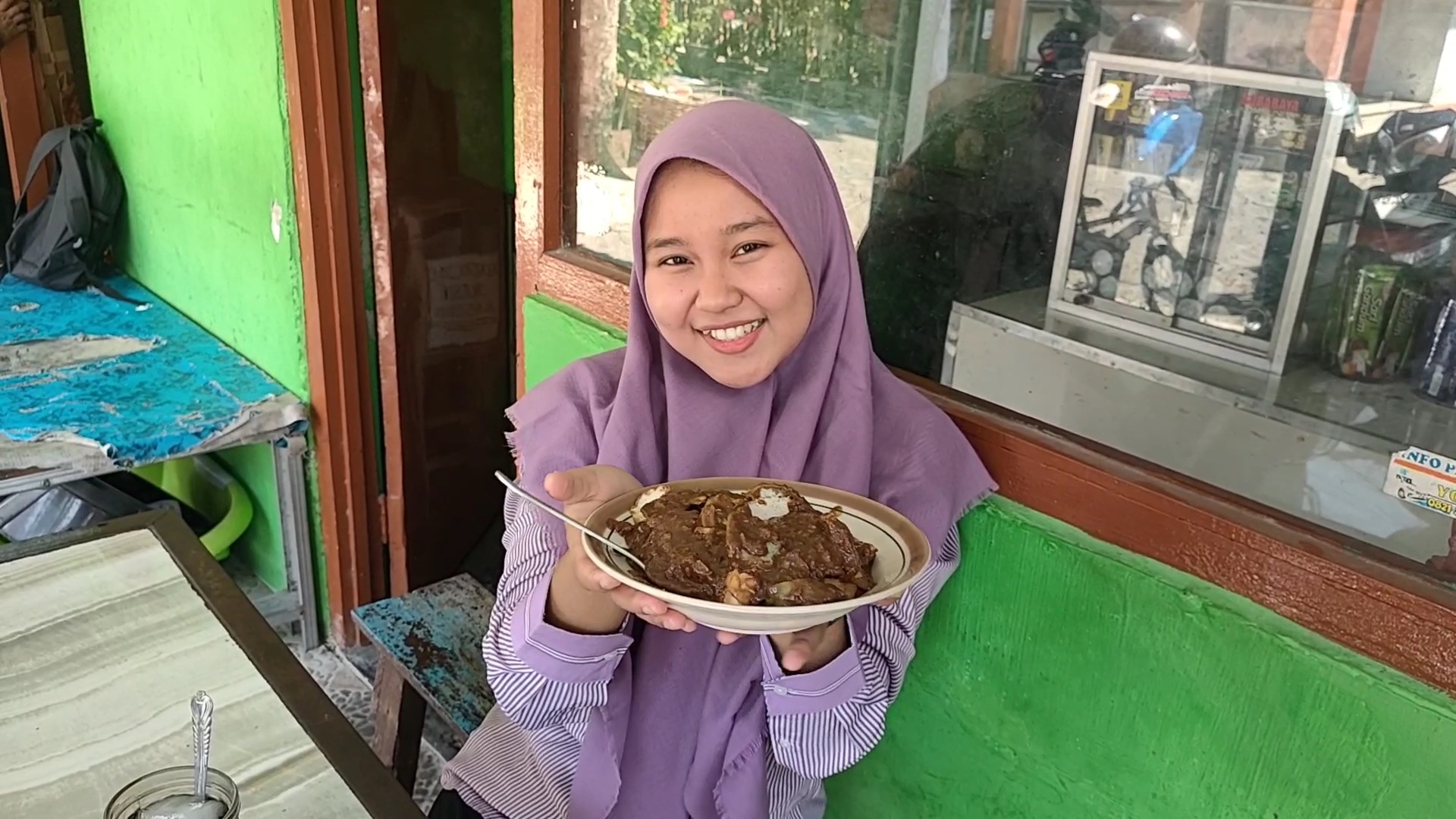 NIKMAT: Rujak cingur Mak Pat di Lingkungan Panggreman Gang 5, Kelurahan/Kecamatan Kranggan, Kota Mojokerto.
