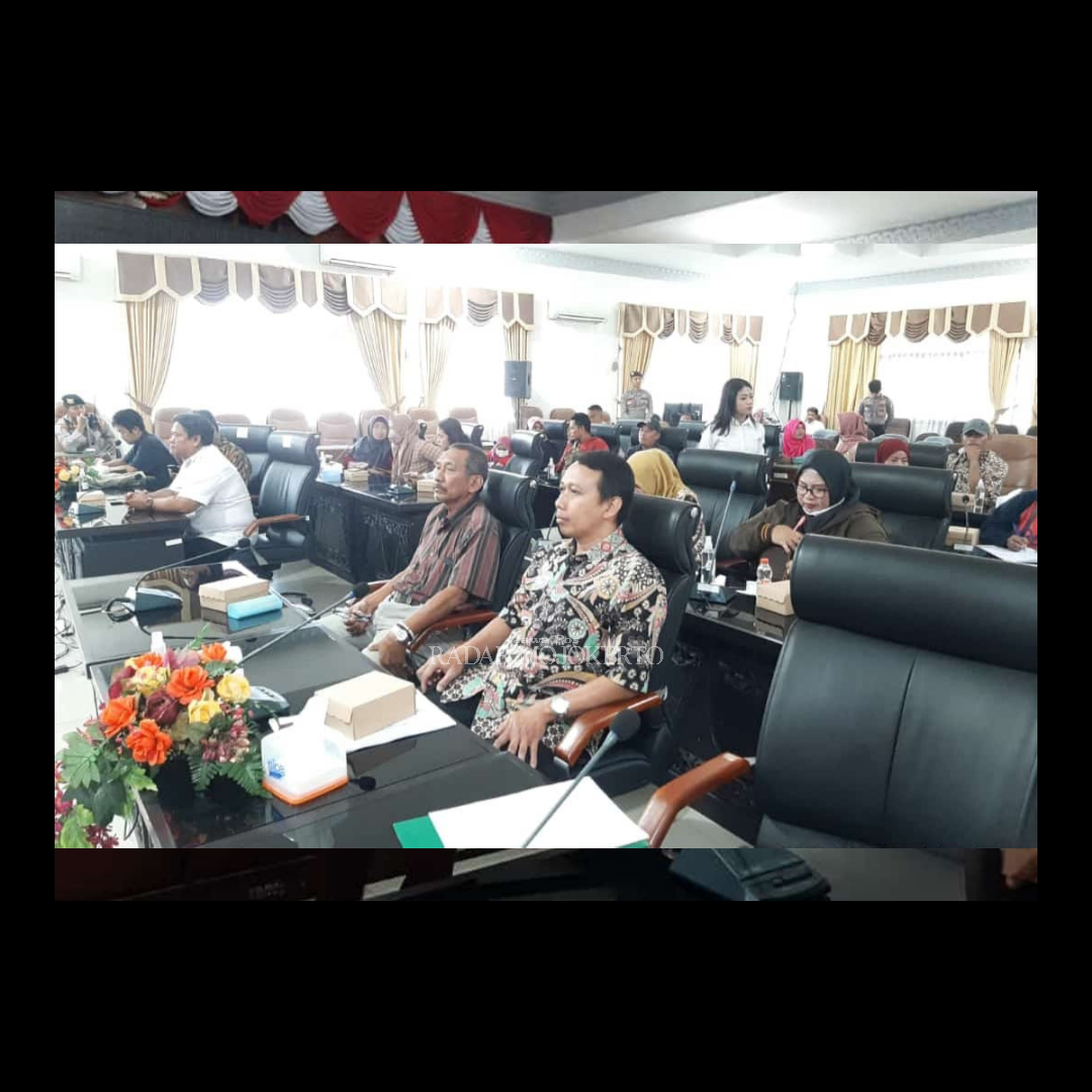 MENGADU: DPRD menerima perwakilan massa buruh dari PT Bokormas dan akan ditindaklanjuti untuk mempertemukan dengan pimpinan perusahaan hari ini di gedung dewan.