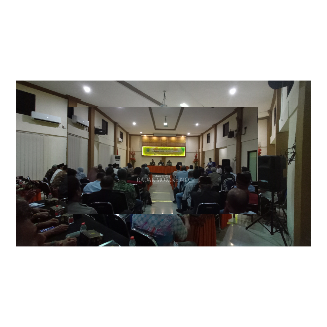 TAHAP AWAL: Plt Kepala Bakesbangpol Soegeng Rijadi Prajitno mengajak masyarakat berpartisipasi dalam pemilukada 2024 di Kantor Kecamatan Magersari, Senin (28/8) malam.