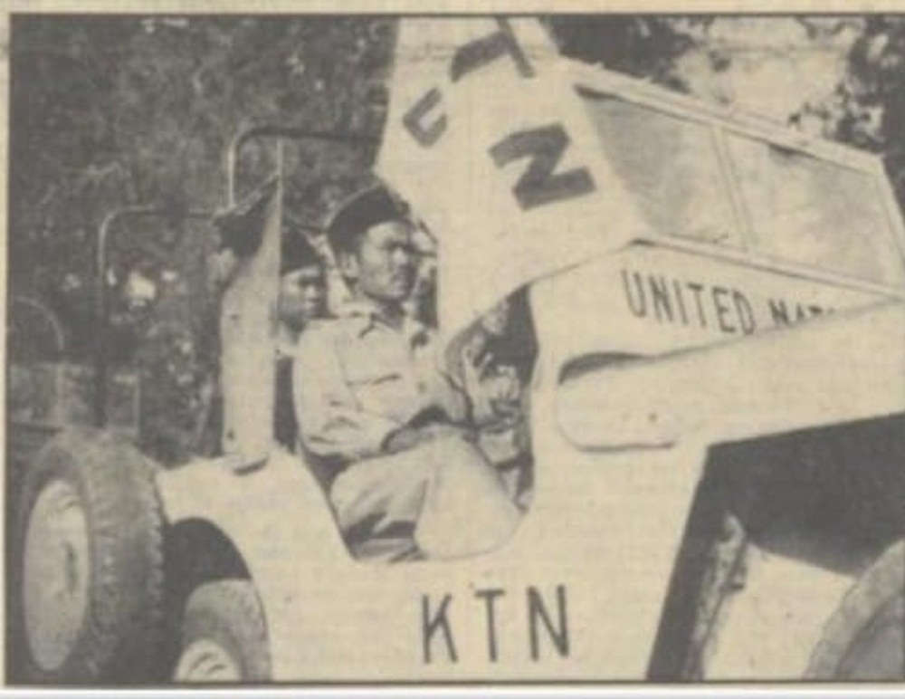 BERSEJARAH: Komandan Divisi Brawijaya Kolonel Sungkono yang juga menjabat Gubernur Militer Jatim saat perjalanan menuju Trowulan, Kabupaten Mojokerto untuk melakukan kesepakatan gencatan senjata 1949.