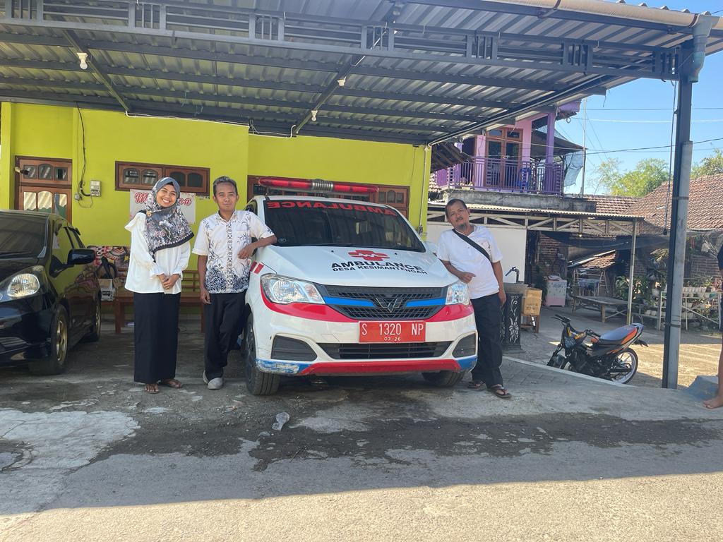 SIAGA PENUH: Pemdes Kesimantengah menyediakan mobil ambulans yang bisa digunakan 24 jam bagi warga yang membutuhkan.