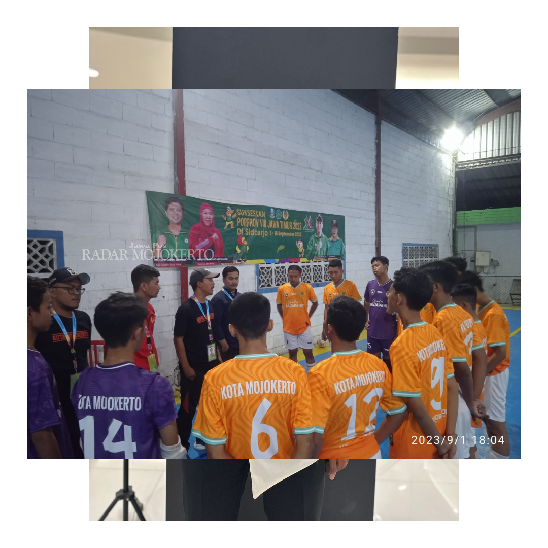 BUTUH MOTIVASI: Tim Futsal Kota Mojokerto menghadapi Sumenen pada laga perdana penyisihan grup Porprov VIII Jatim di Fatkhi Futsal Center, Tulangan, Sidoarjo, Sabtu (2/9) lalu.