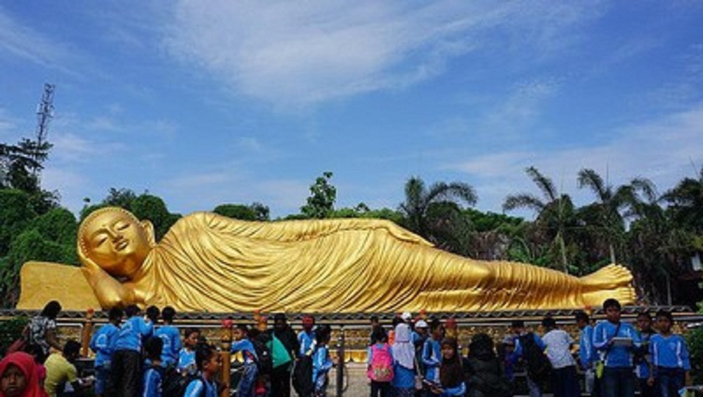 Patung Buddha Tidur di Desa Bejijong, Kecamatan Trowulan, Kabupaten Mojokerto