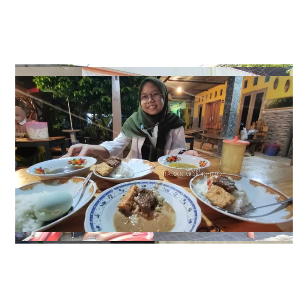Warung Mbok Sum di Lingkungan Kemasan, Kelurahan Blooto, Kecamatan Prajurit Kulon, Kota Mojokerto.