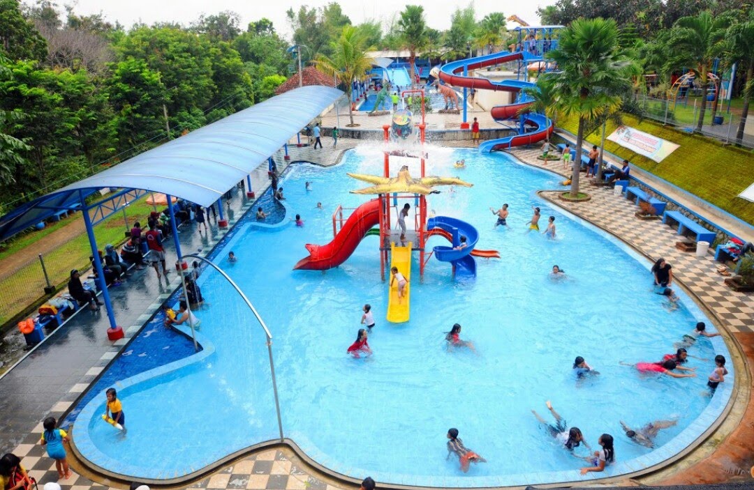 Tempat wisata Pacet Mini Park berada di Jalan Raya Pacet, Dusun Randegan, Desa Waragunung, Kecamatan Pacet.