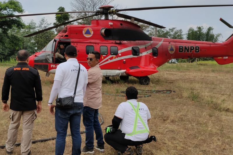 Penambahan satu unit helikopter yang digunakan untuk membantu pemadaman kebakaran Gunung Arjuno, Jumat (8/9/2023).