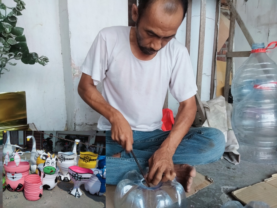 SERIUS: Amanun memotong galon bekas untuk dibikin pot bunga. Insert: pot bunga kreasi Amanun.