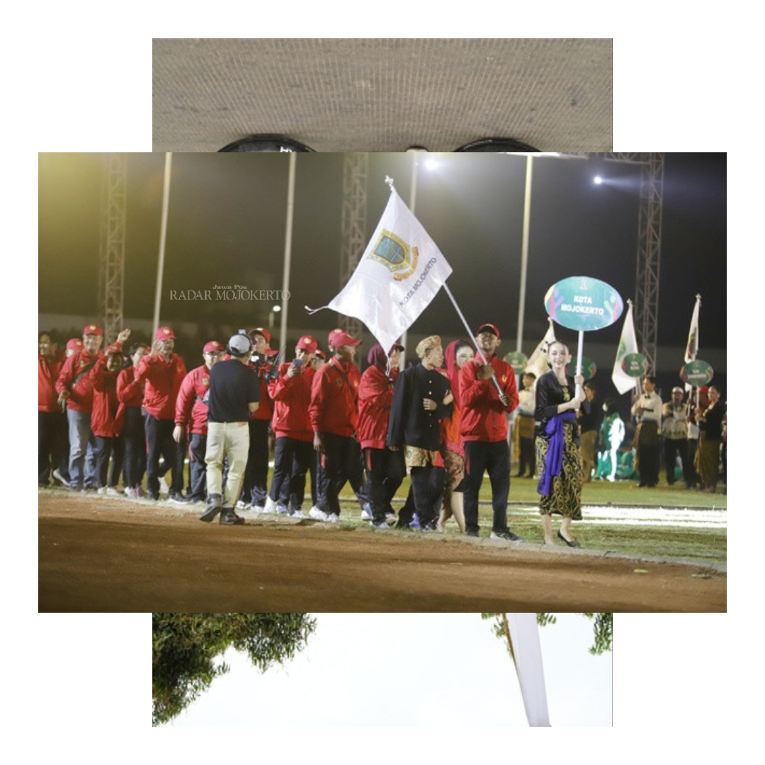 TEMBUS TARGET: Kontingen Kota Mojokerto saat closing ceremony, Sabtu (16/4).