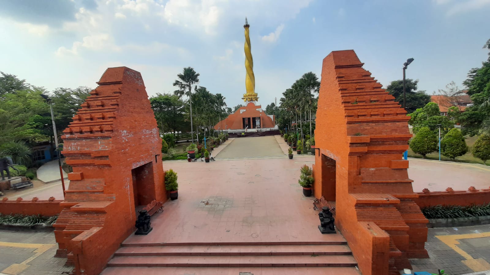 TETENGER: Alun-alun yang menjadi salah satu warisan dari masa kepemimpinan Tjondronegoro II sekaligus menandai peralihan pemerintahan Kadipaten Japan menjadi Kabupaten Mojokerto di tahun 1938.