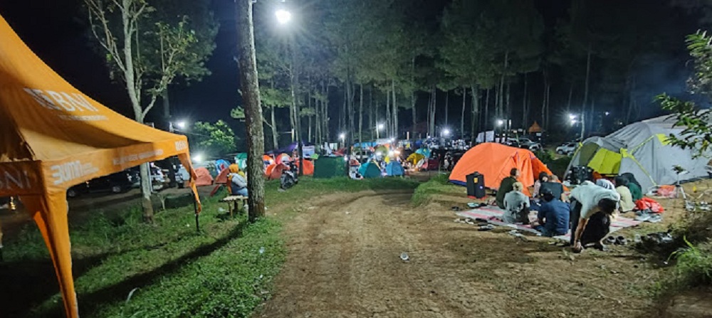 Camping Ground Wanawisata Bernah de Vallei dilengkapi wahana outbond dan kolam renang.
