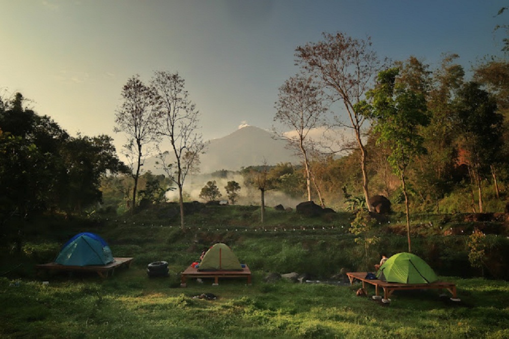 Camping Ground Gubug Marawati destinasi wisata alam populer di Pacet.