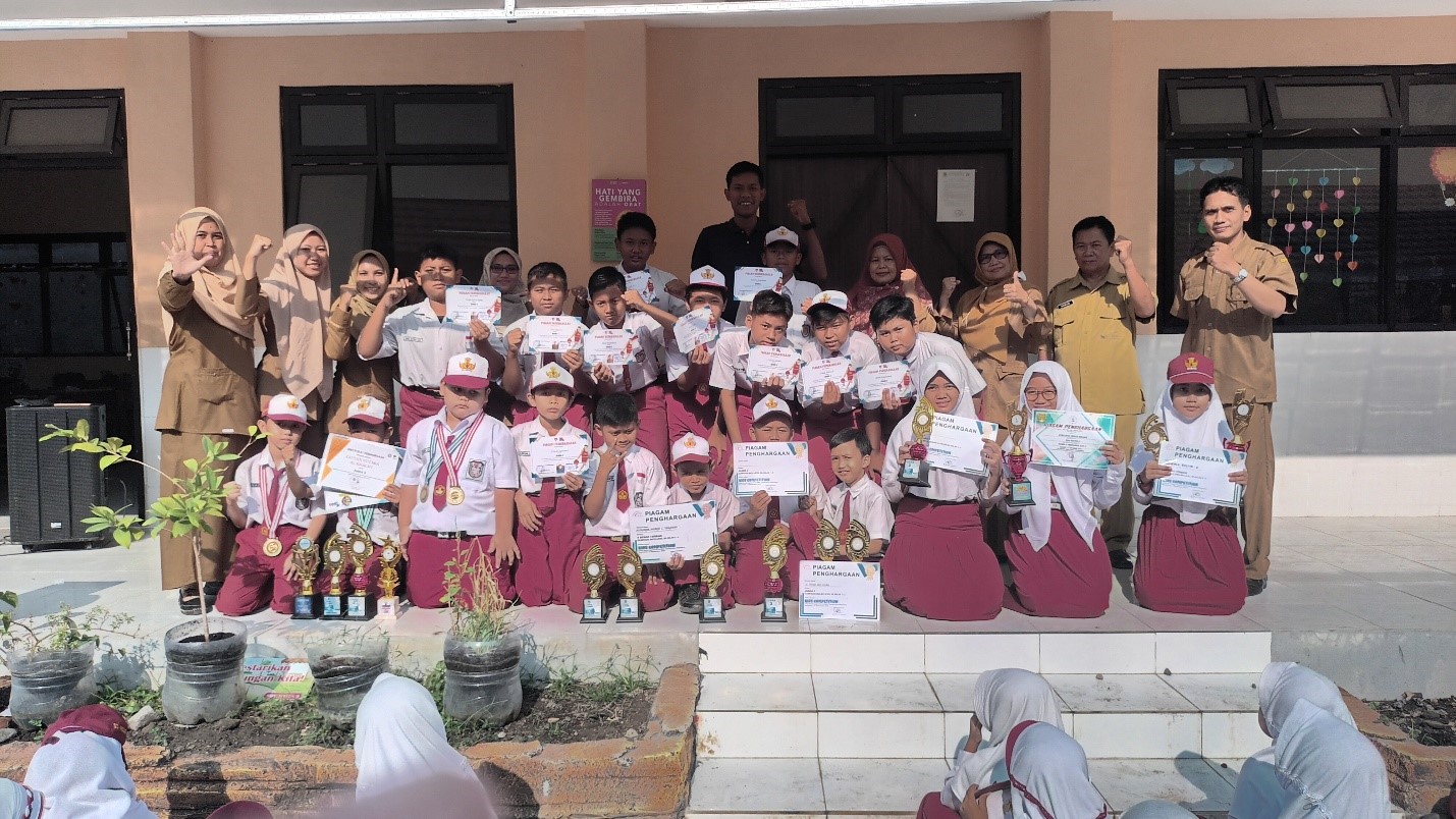 APRESIASI: Peserta didik SDN Wates 5 yang berhasil memboyong prestasi dari berbagai ajang.