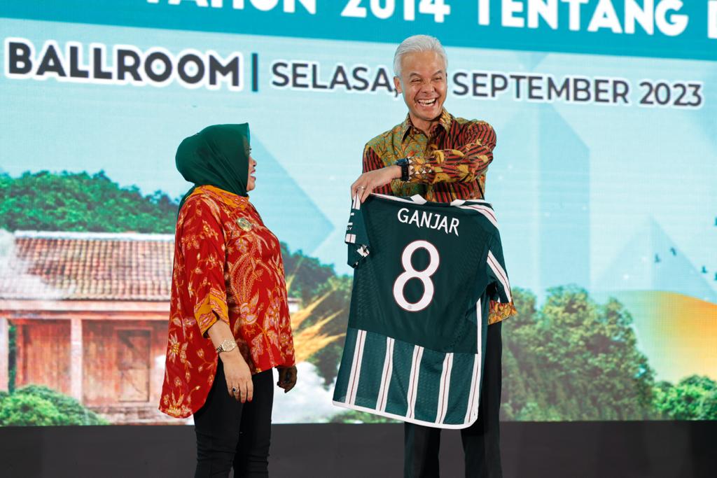 BAHAS REGULASI: Ganjar Pranowo menghadiri rakernas Perkumpulan Aparatur Pemerintah Desa Seluruh Indonesia (PAPDESI) di Gedung Smesco, Jakarta Selatan, Selasa (26/9).