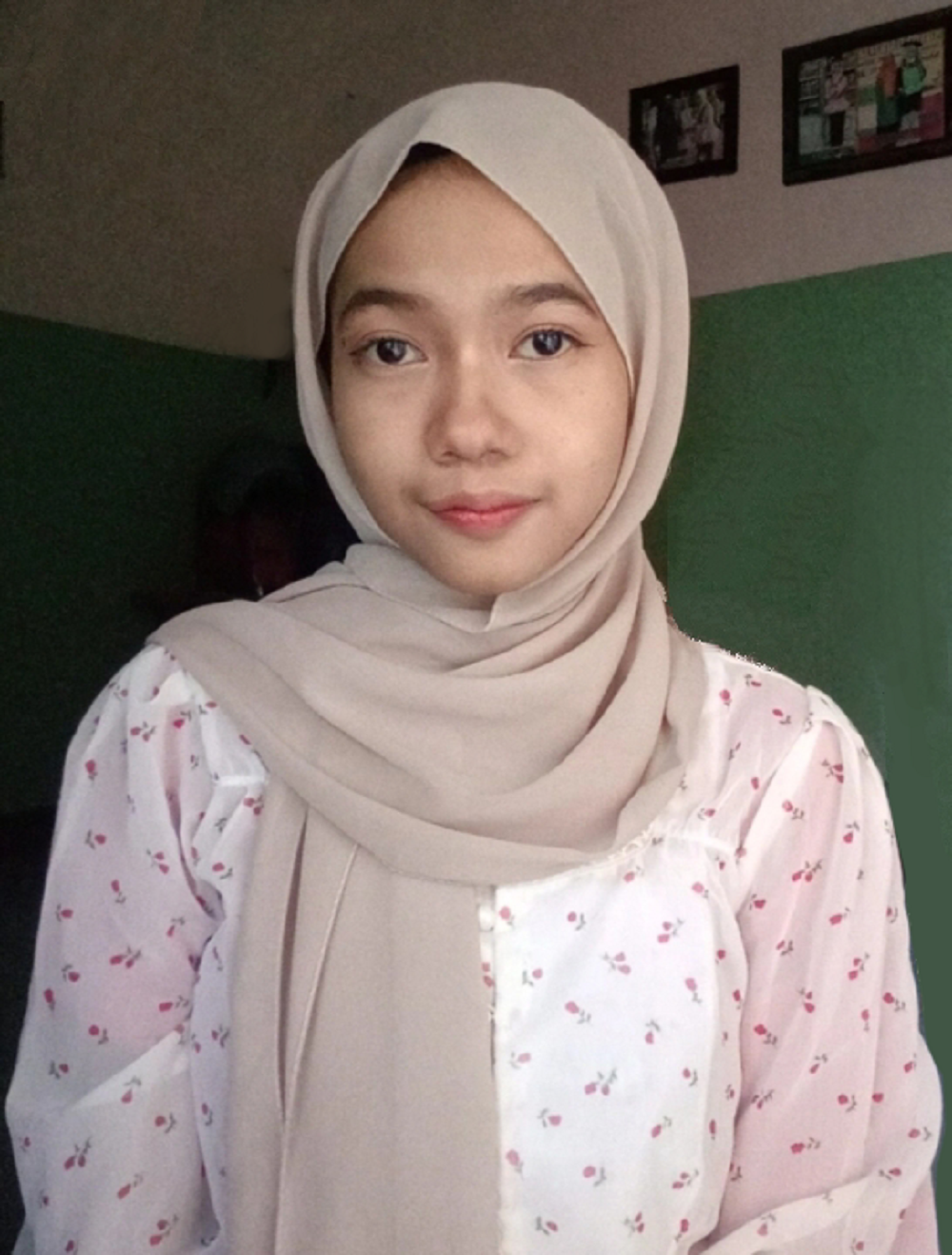 Lailatul Fajri Hadapan, siswa SMAN 3 Mojokerto, kelas XII MIPA-5, suka menulis dan membaca.