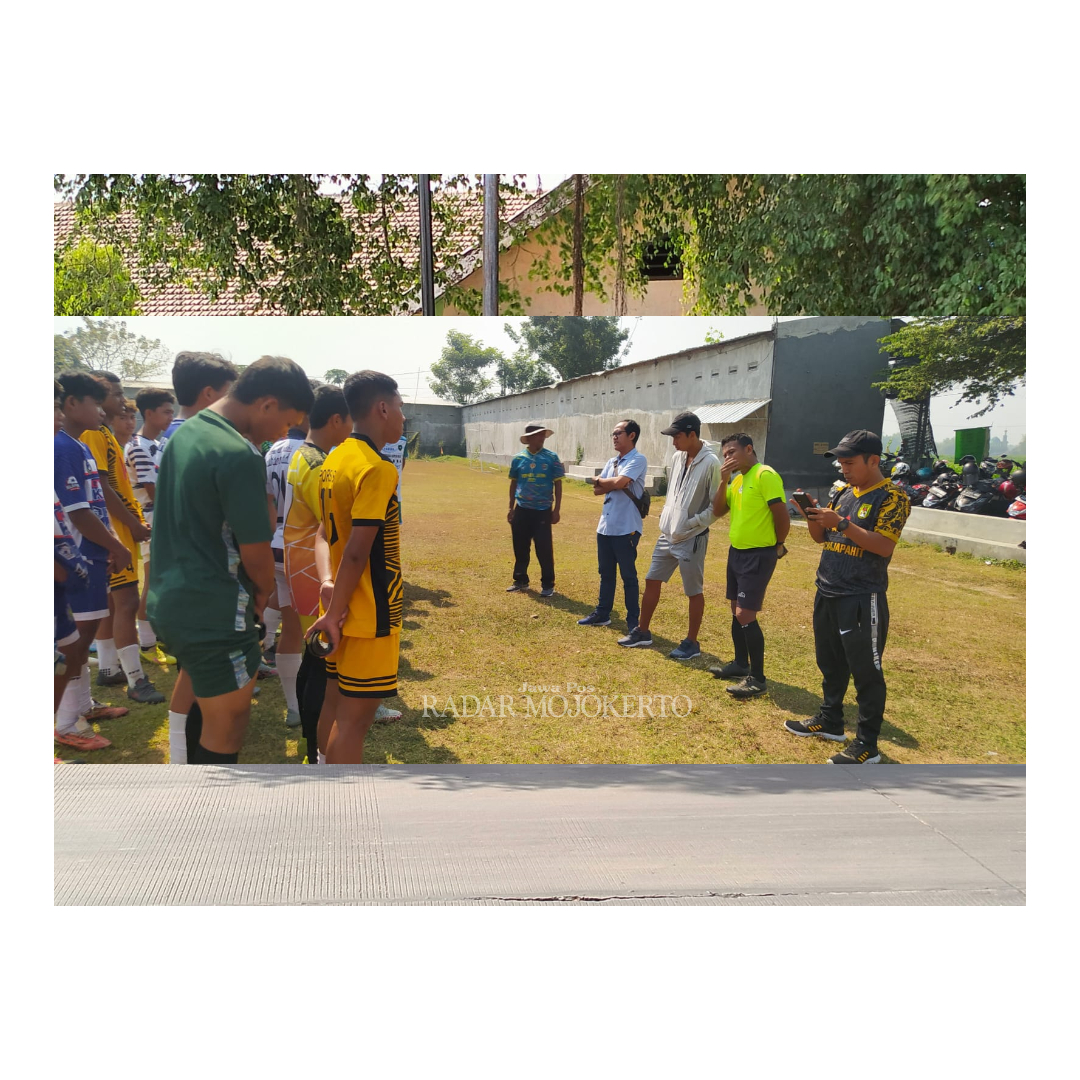 TATAP KOMPETISI: Proses seleksi pemain PSMP U-17 di Lapangan Desa Kenanten, Kecamatan Puri, Kabupaten Mojokerto, kemarin.