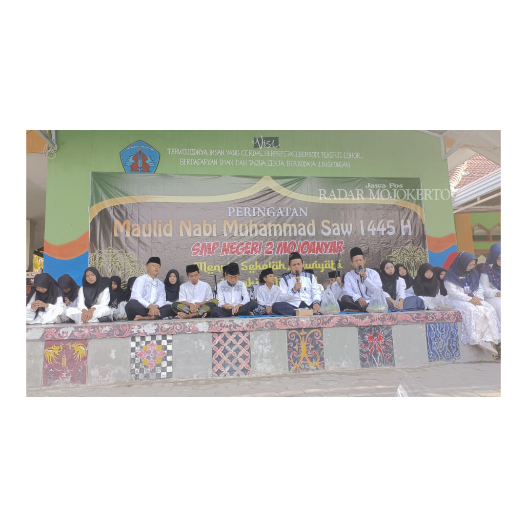 BERKAH: Berlangsung di lapangan sekolah, acara diawali pembacaan istigasah bersama oleh guru dan murid.
