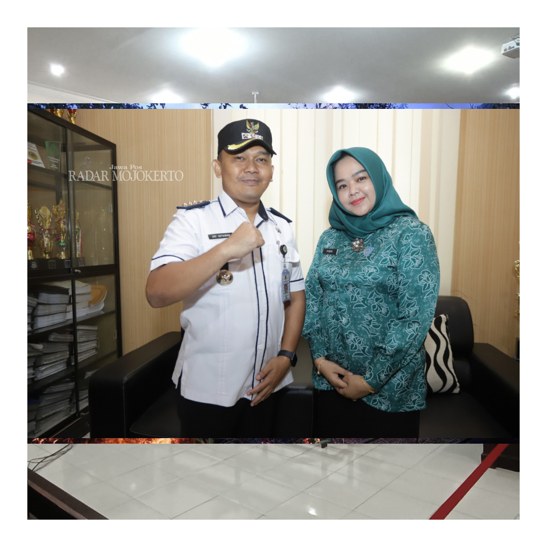 Camat Magersari Ary Setyawan bersama istri.