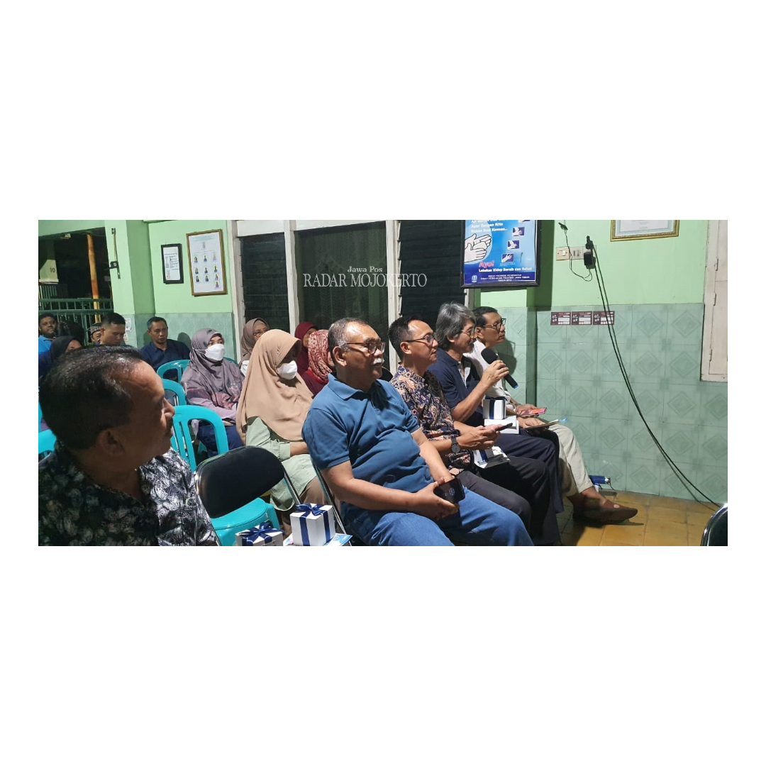 ANTUSIAS: Warga Kelurahan Miji menyimak penyampaian sosialisasi program Kampung PLN Mobile.