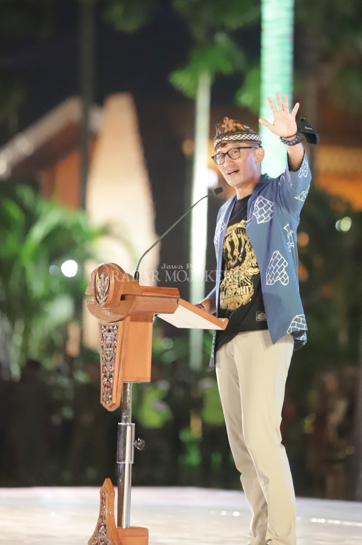 Menparekraf Sandiaga Uno ketika sambutan pada event MojoBatik Festival 2023 di Alun-Alun Wiraraja, Kota Mojokerto, Sabtu (7/10).