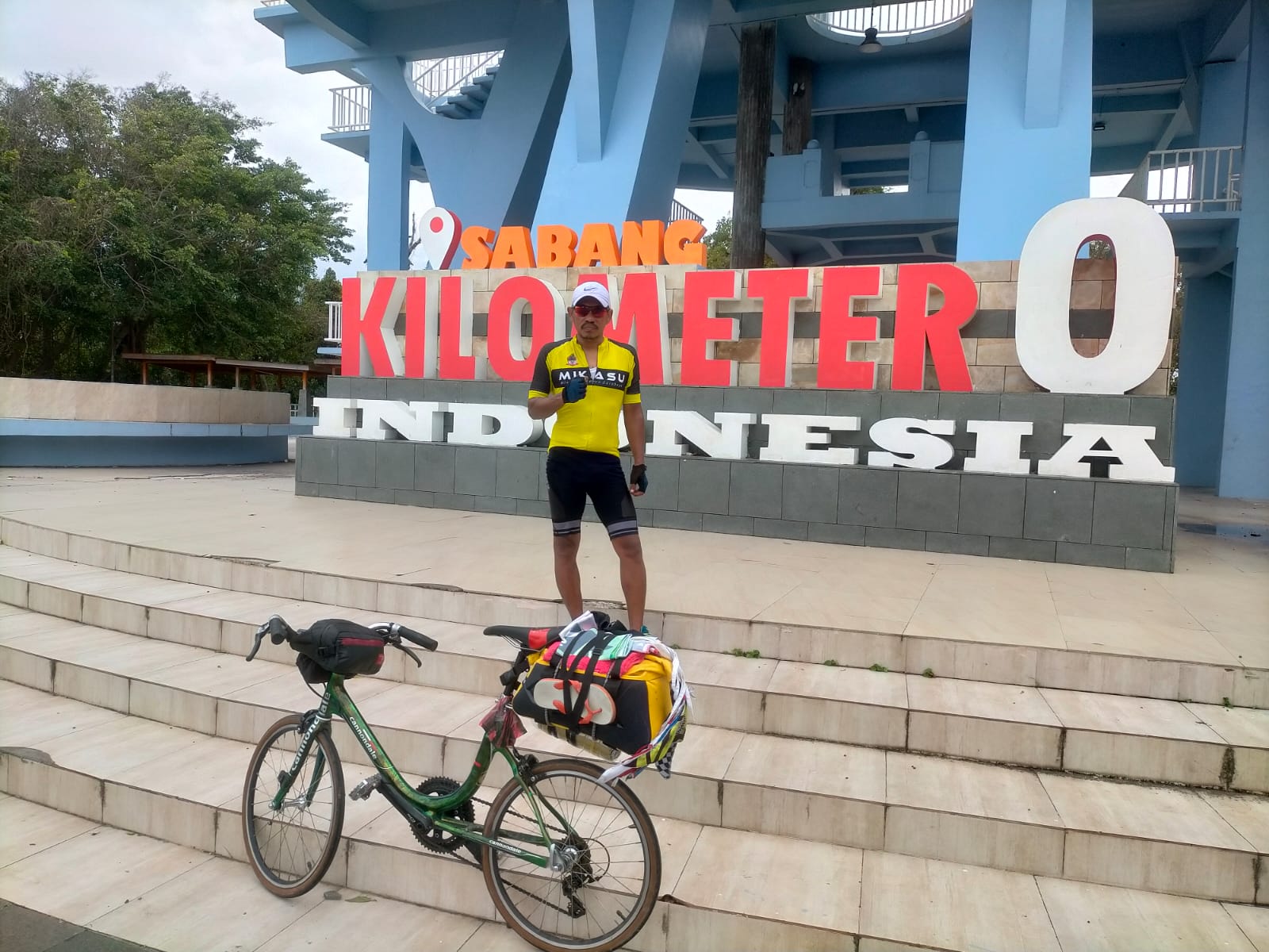 ANTUSIAS: Pesepeda minitrek gowes dari Surabaya ke titik nol Indonesia di Subang, Aceh, sebelum mengikuti Gowes Akbar di Kota Mojokerto, akhir pekan ini.