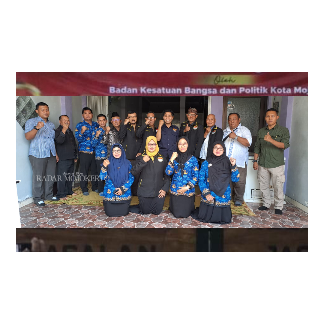 KEPATUHAN: Bakesbangpol Kota Mojokerto bersama Kejari dan Kantor Kemenag Kota Mojokerto saat melakukan monitoring dan evaluasi ormas.