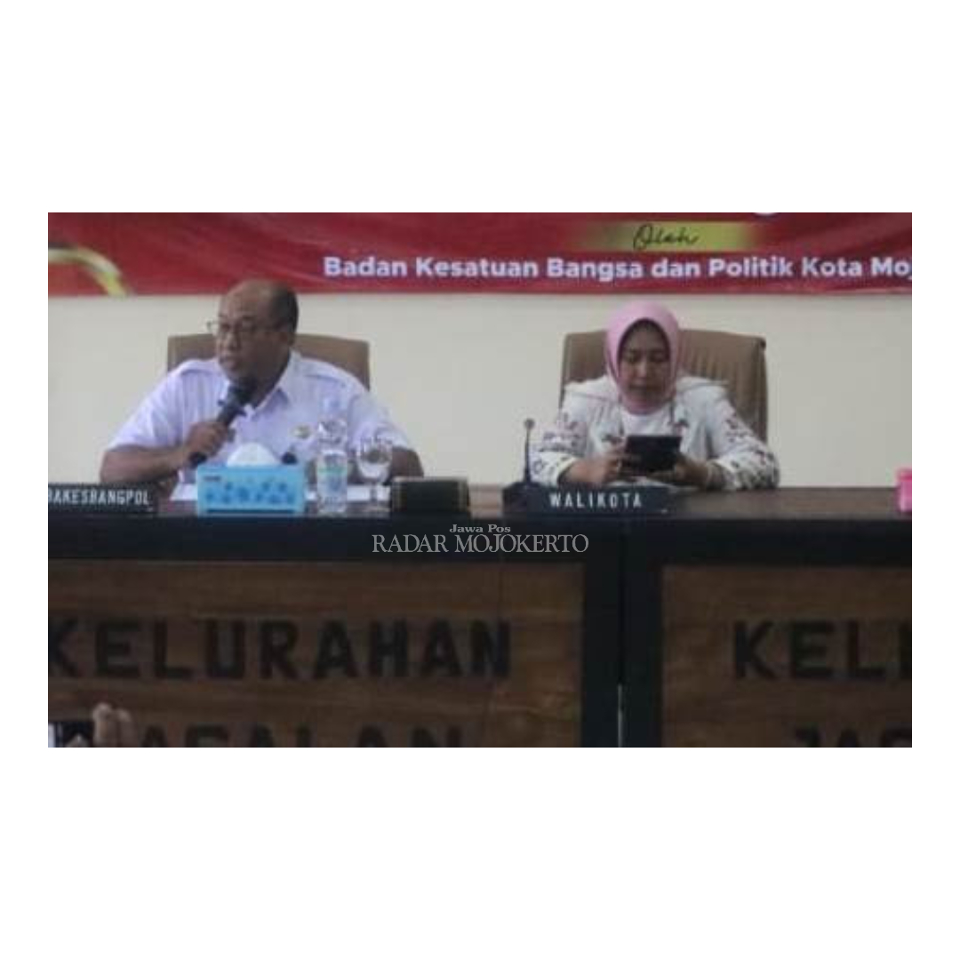BERI MOTIVASI: Wali Kota Mojokerto Ika Puspitasari saat memberikan pemaparan dalam kegiatan yang digelar Bakesbangpol Kota Mojokerto.