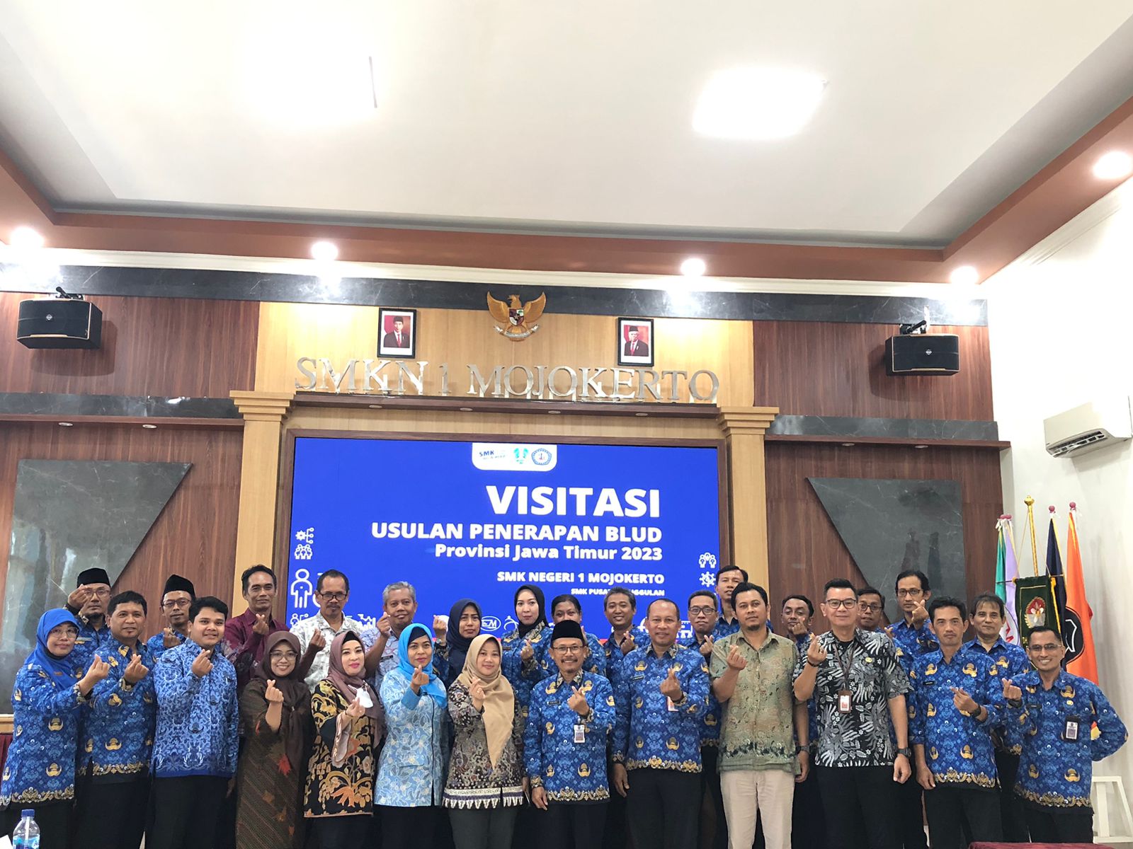 FOKUS PEMBINAAN: Seluruh anggota PC IAI Kabupaten-Kota Mojokerto foto bersama selepas rakerda.