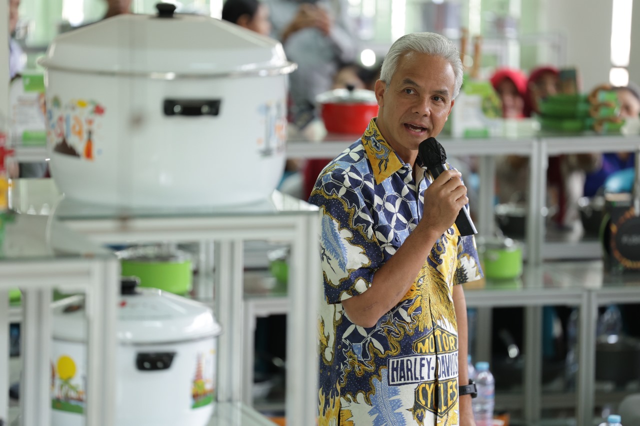 BRAND NASIONAL: Ganjar Pranowo mengunjungi pabrik PT Maspion di Nyamplungan, Kecamatan Pabean Cantikan, Surabaya, Sabtu (14/10).