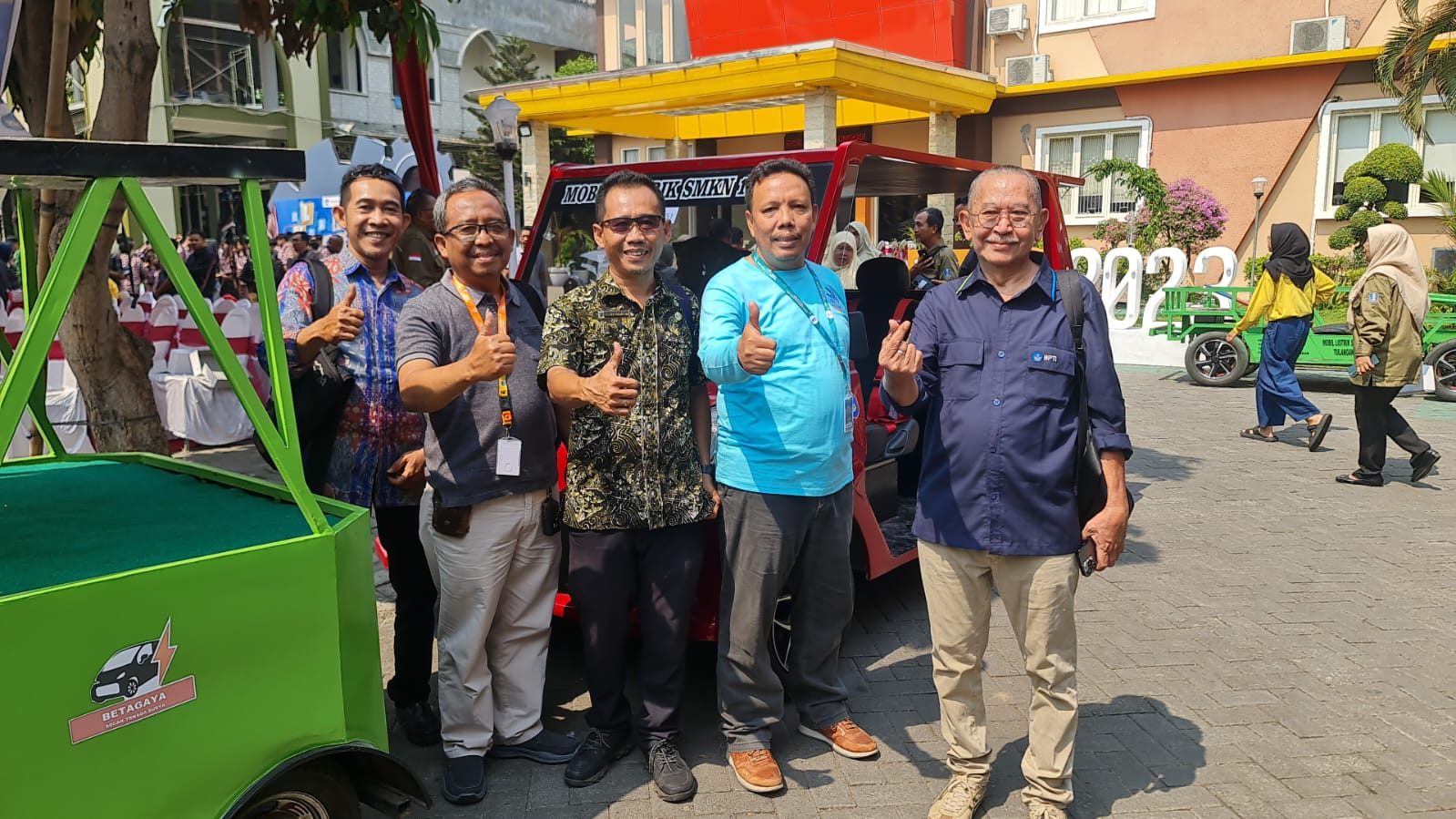 Expo sekaligus melepas Parade Kendaraan Konversi Listrik Karya Siswa SMK Negeri dan Swasta se-Jawa Timur, di SMK Negeri 6 Surabaya, kemarin (26/10).