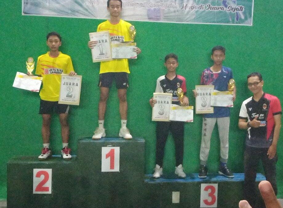 JEJAK GEMILANG: Beragam kejuaraan berhasil diraih peserta didik SMPN 1 Gedeg.