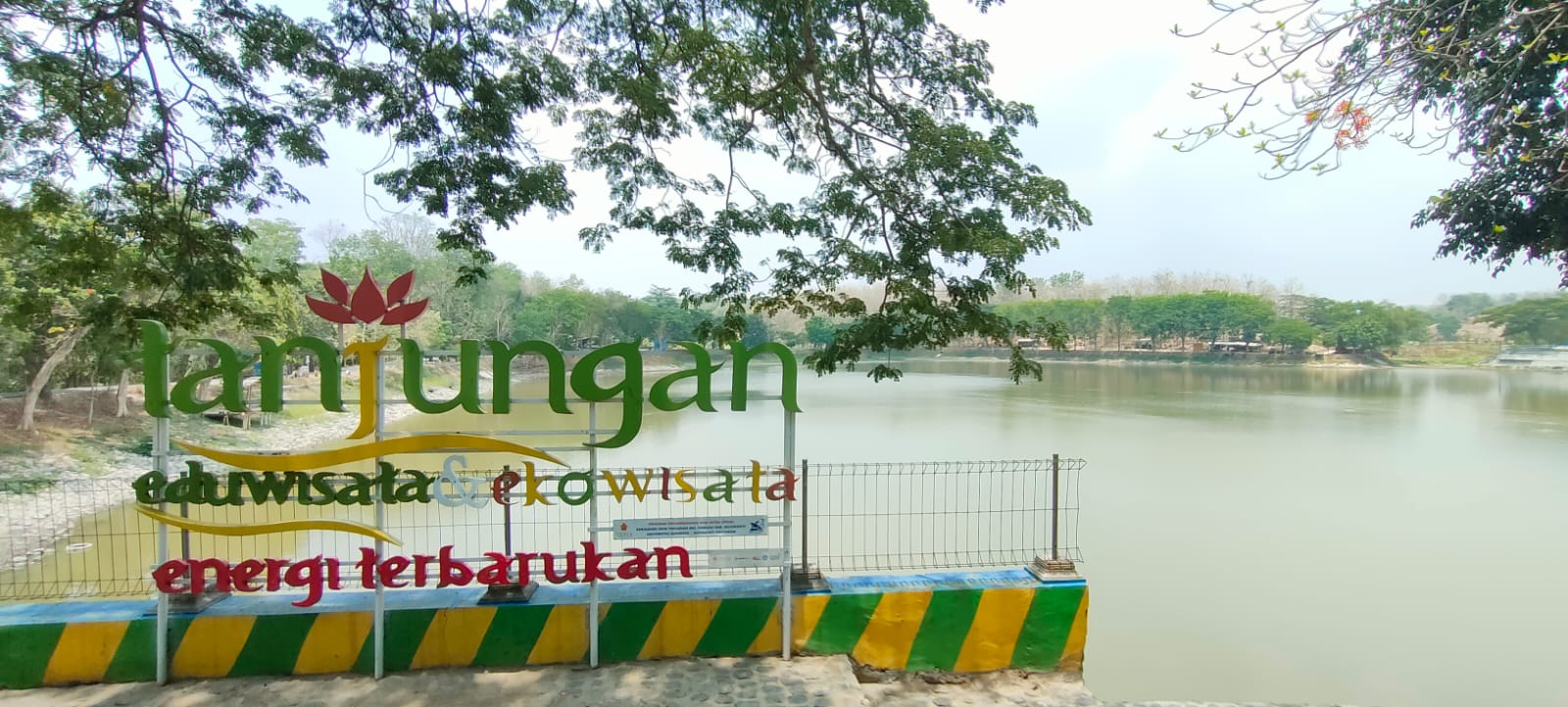 KIAN MENARIK: Ekowisata Waduk Tanjungan yang kini dikelola BUMDes Tanjung Lestari, Desa Tanjungan, Kecamatan Kemlagi kian bersolek dan menarik untuk dikujungi.