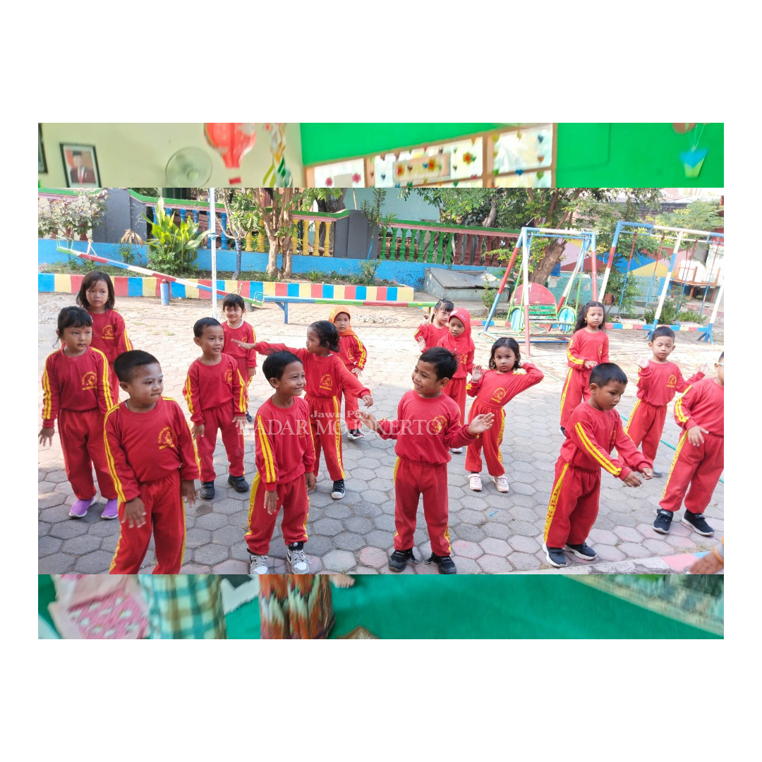 KREATIF: Siswa TK Dharma Wanita Unit Dikbud Kota Mojokerto melakukan senam bersama.